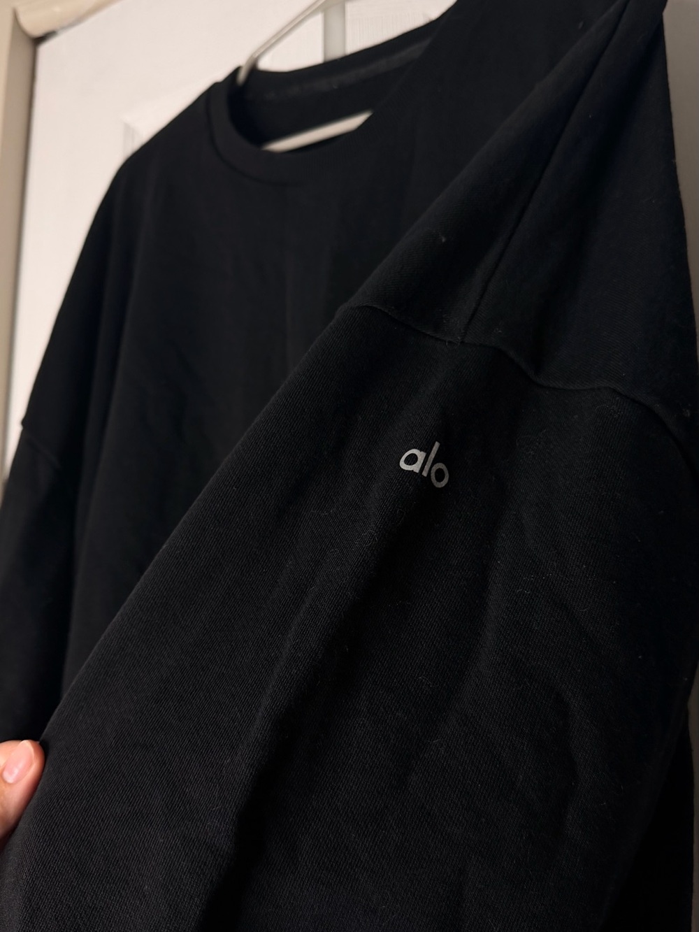 ALO Yoga Men’s Black Crewneck Sweatshirt with Subtle Logo